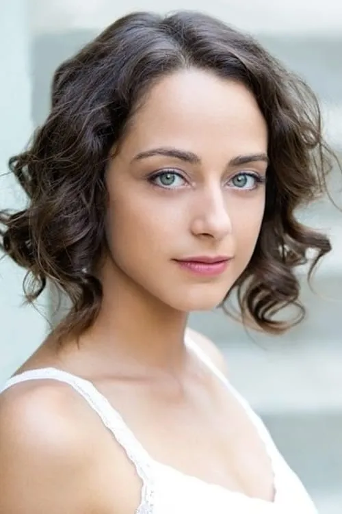 Luiza Tiso interpretando a Dália