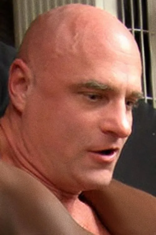 Luke Bronson interpretando a 