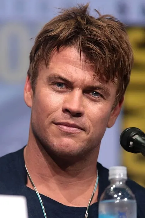 Luke Hemsworth interpretando a Lee Gunner