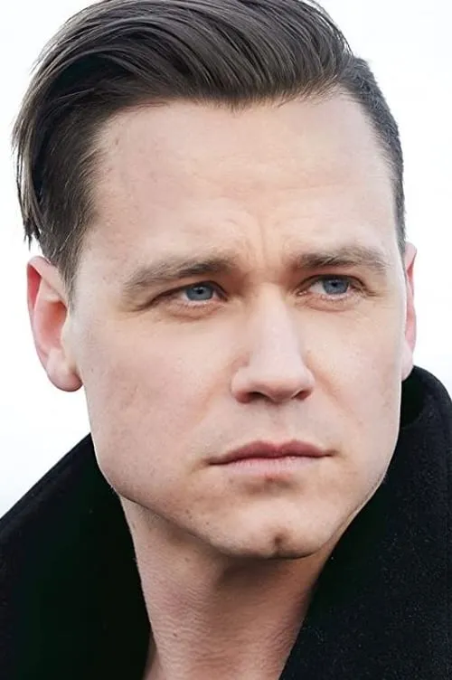 Luke Humphrey interpretando a Andy Bertrand