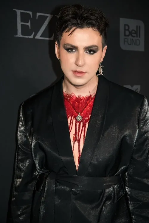 Luke Hutchie — personaje: Self - Host