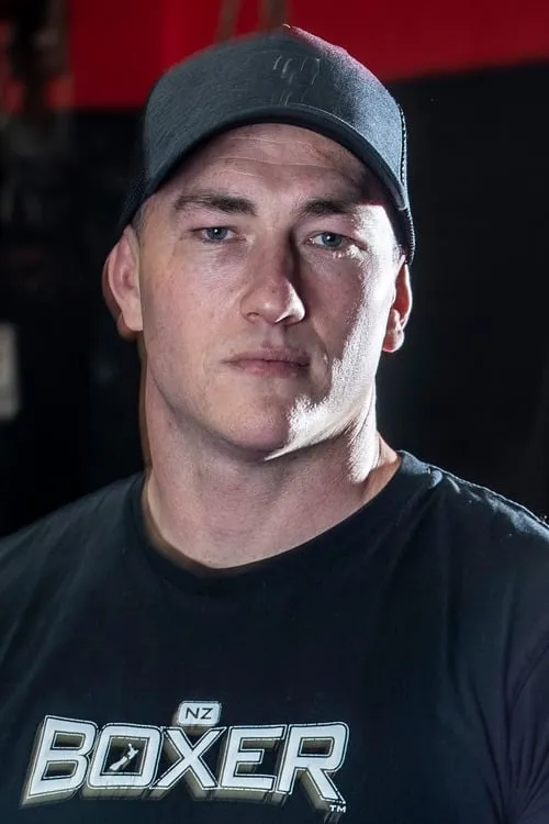 Luke Jumeau interpretando a Self