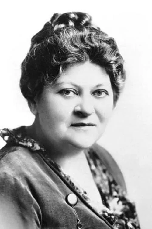 Lule Warrenton interpretando a Mrs. Wyland