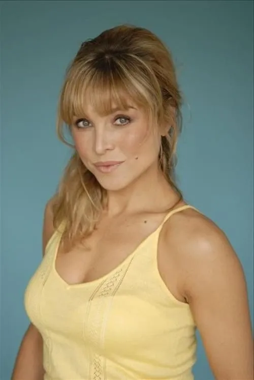 Lulu Alach interpretando a Lounge Bar Waitress