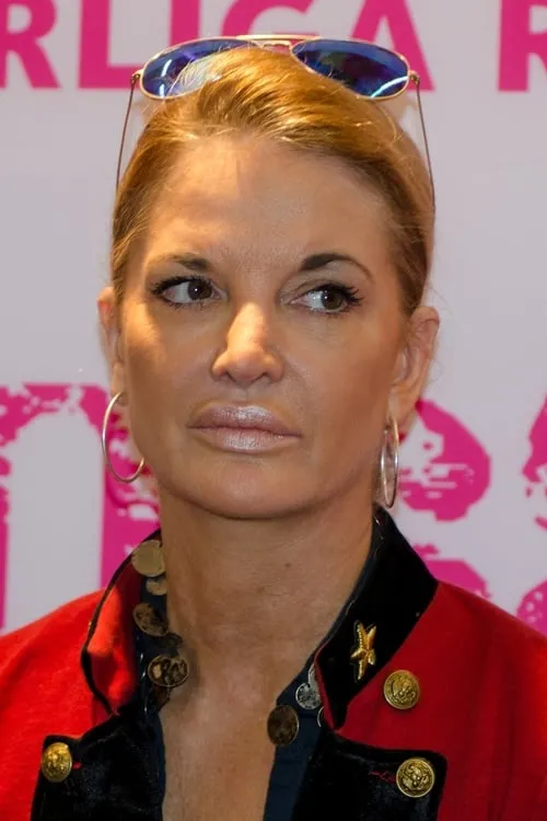 Lulu Carter — personaje: Self - Contestant