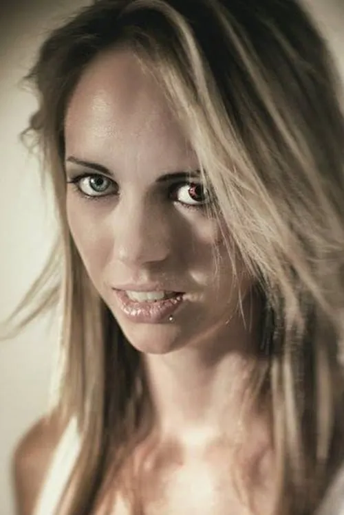 Glen Coburn ha trabajado con Luna Wolf en 1 ocasiones