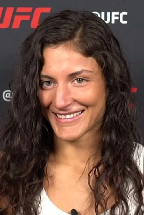 Adrian Yanez ha trabajado con Lupita Godinez en 2 ocasiones