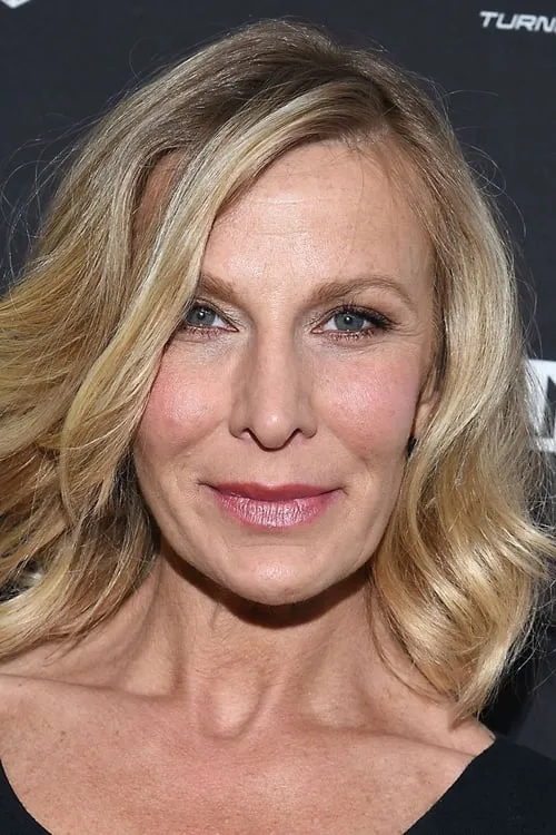 Lusia Strus interpretando a Rachel Cotton