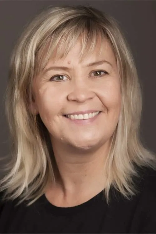 Lyndee-Jane Rutherford — personaje: Nebula