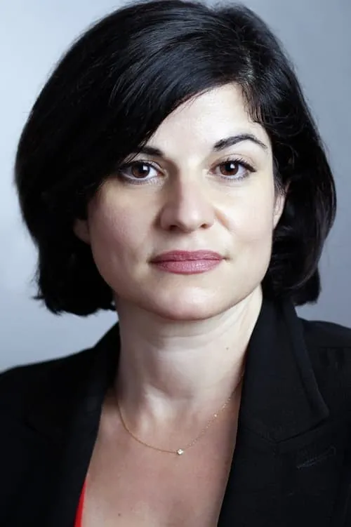 Lynn Adrianna interpretando a Letter Writer #1