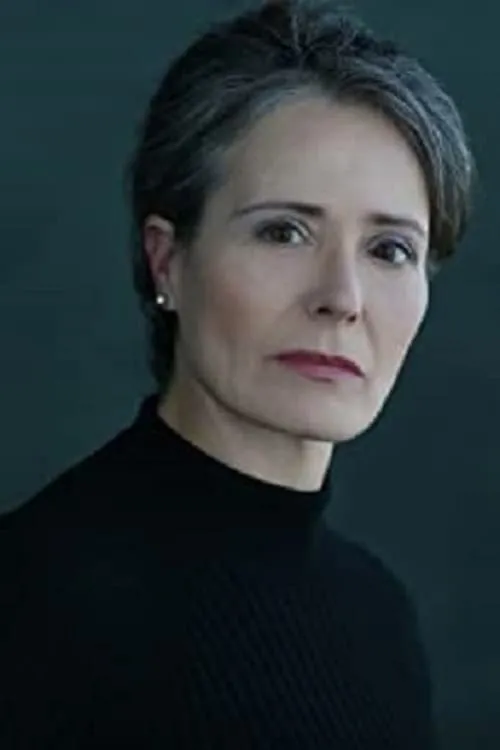 Lynsey Beauchamp interpretando a Sarah