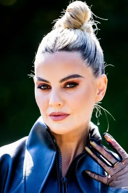 Florian Hetz ha trabajado con Lyra en 1 ocasiones