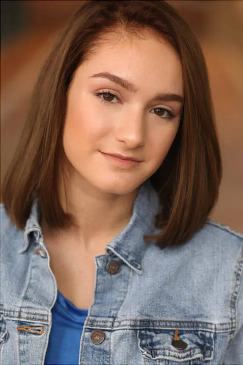 Mackenzie Graham interpretando a Bug