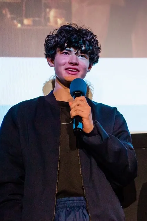 Josh Mendelow ha trabajado con Mackie Mallison en 1 ocasiones