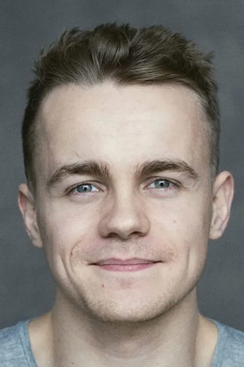 Kish Sharma ha trabajado con Mackintosh Muggleton en 1 ocasiones