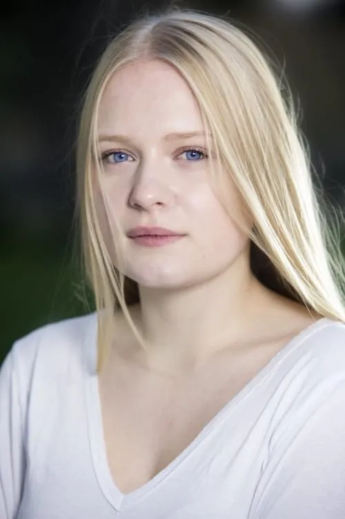 Madeleine Kelly interpretando a Charlotte