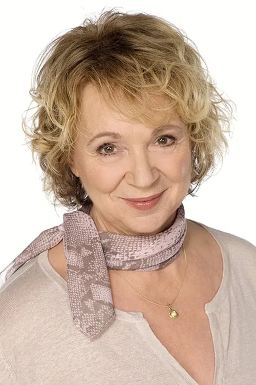 Madeleine Lierck interpretando a Mother