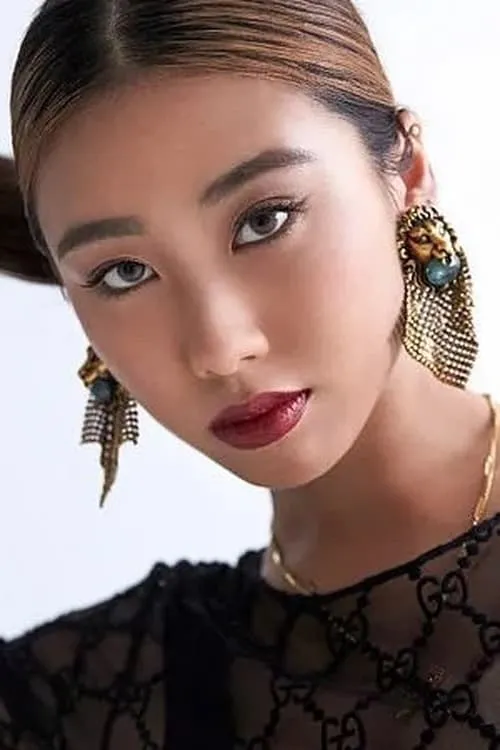 Mae Tan — personaje: Herself