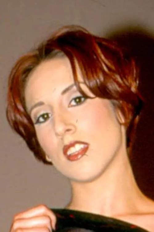 Maggie Star interpretando a 