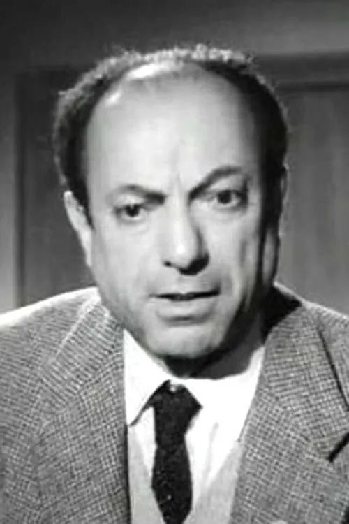 Mahmoud Al-Sabaa interpretando a ?????