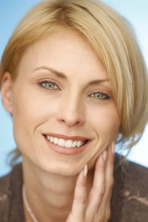 Maija Polsley interpretando a June Brown