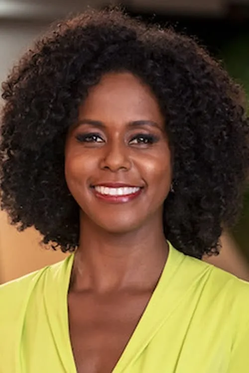 Maju Coutinho — personaje: Self - Host