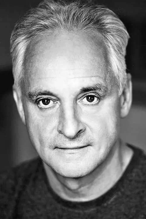 Malcolm Sinclair interpretando a Charles Fraying