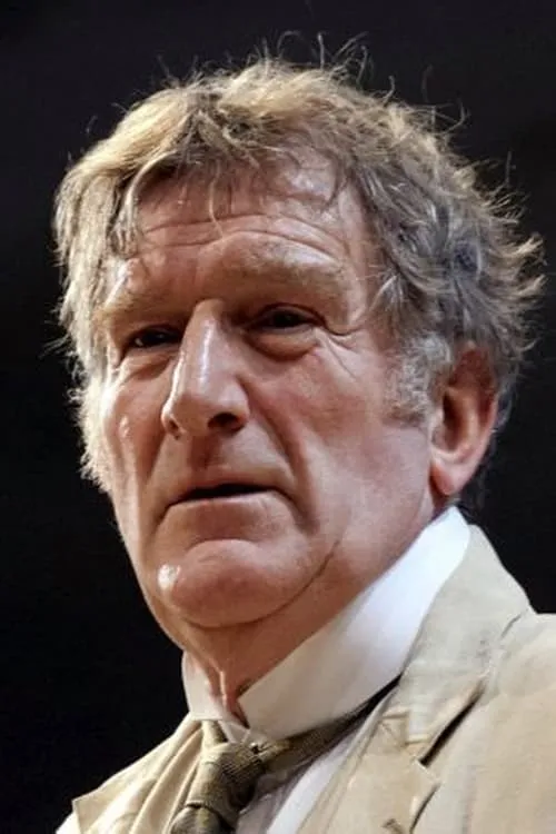 Malcolm Storry interpretando a Ray WIlliams