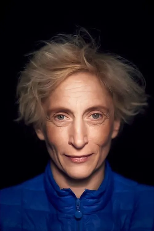 Małgorzata Hajewska-Krzysztofik interpretando a Aniela Wesoly