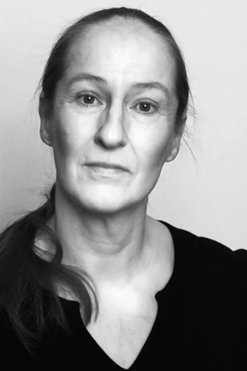 Malin Ek interpretando a Clara