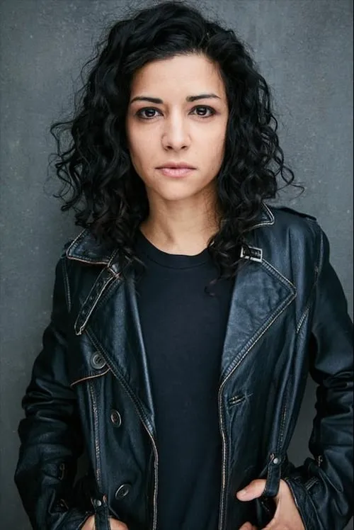 Mandahla Rose — personaje: Sarah