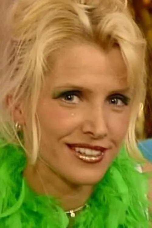 Manila May interpretando a