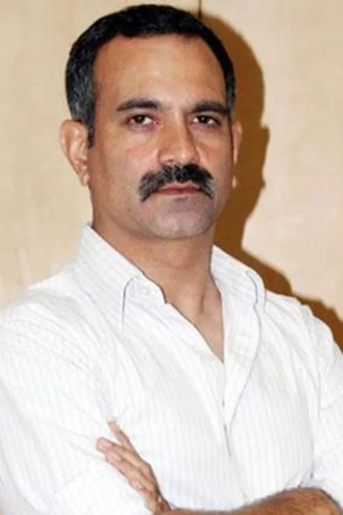 Manish Choudhary — personaje: Brigadier Jagat Singh Rawat