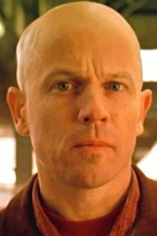 Marc Amyot interpretando a Tony Dutoit