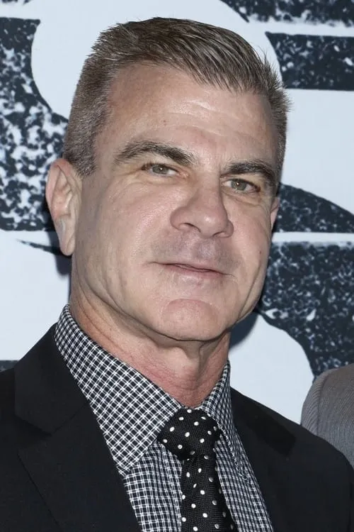 Marc Bienstock interpretando a Self