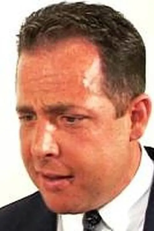 Marc Cummings interpretando a (archive footage)