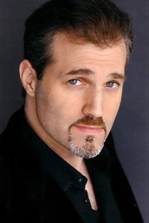 Marc Kudisch interpretando a Himself