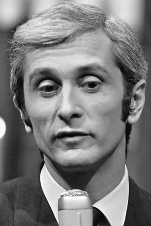 Marcel Amont interpretando a Pierre