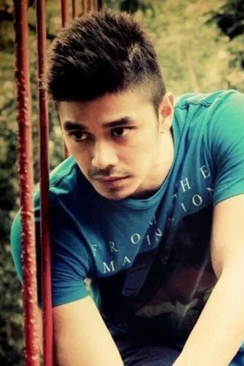 Marcell Domits interpretando a 