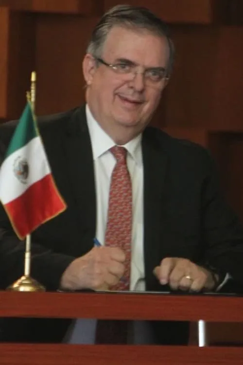 Marcelo Ebrard interpretando a