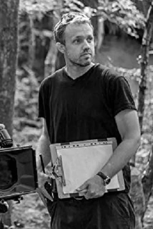 Marco van Belle interpretando a Literary Agent 1