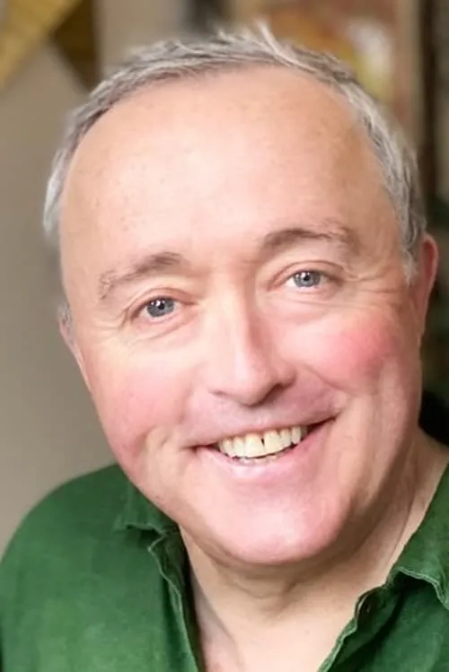 Marcus Bentley interpretando a Photographer's Assistant