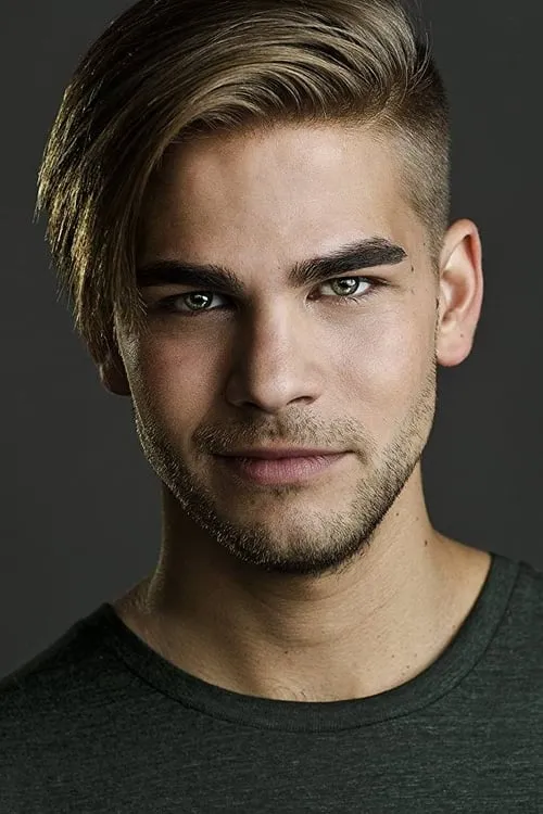 Marcus Haccius interpretando a Marcus