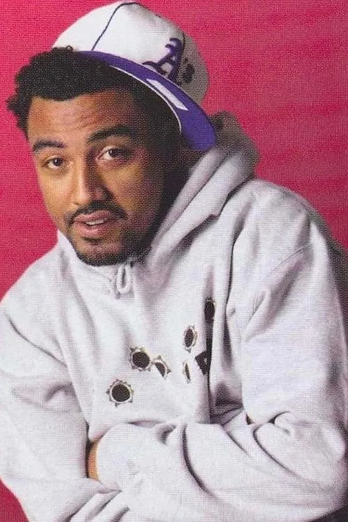 Marcus McBride interpretando a