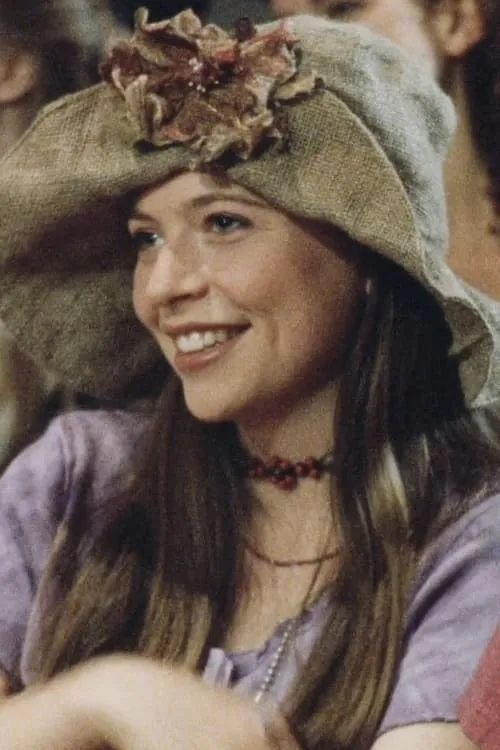 Margaret Langrick interpretando a Sarah Henderson