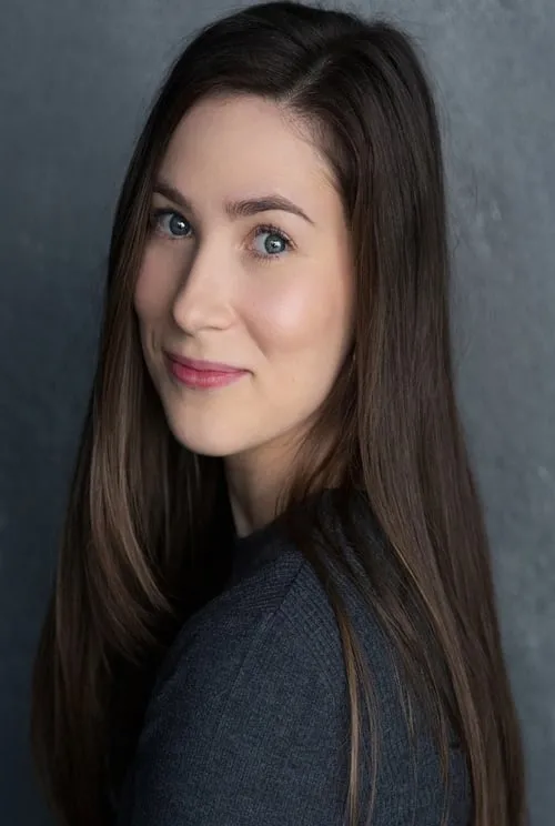 Mari Izzard interpretando a Suki