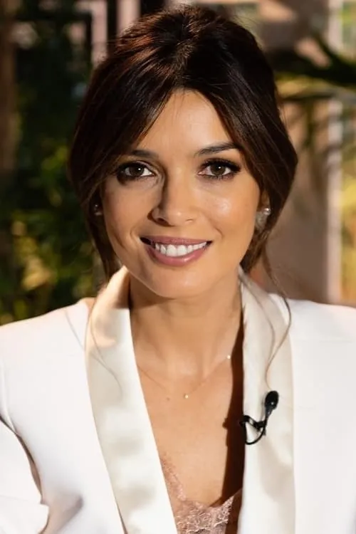 Maria Cerqueira Gomes — personaje: Self - Host