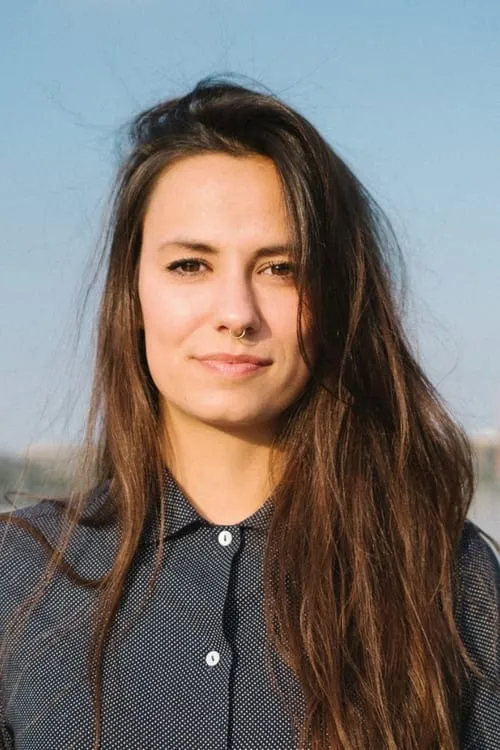 Maria Meinert — personaje: Self - Host