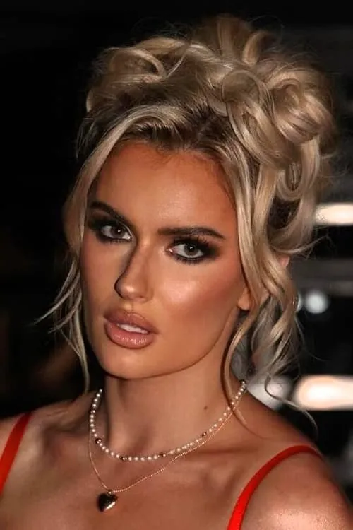 Mariah May Mead interpretando a Mariah May