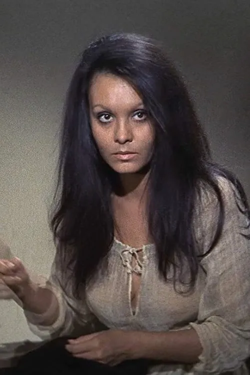 Maribel Hidalgo interpretando a Sarah